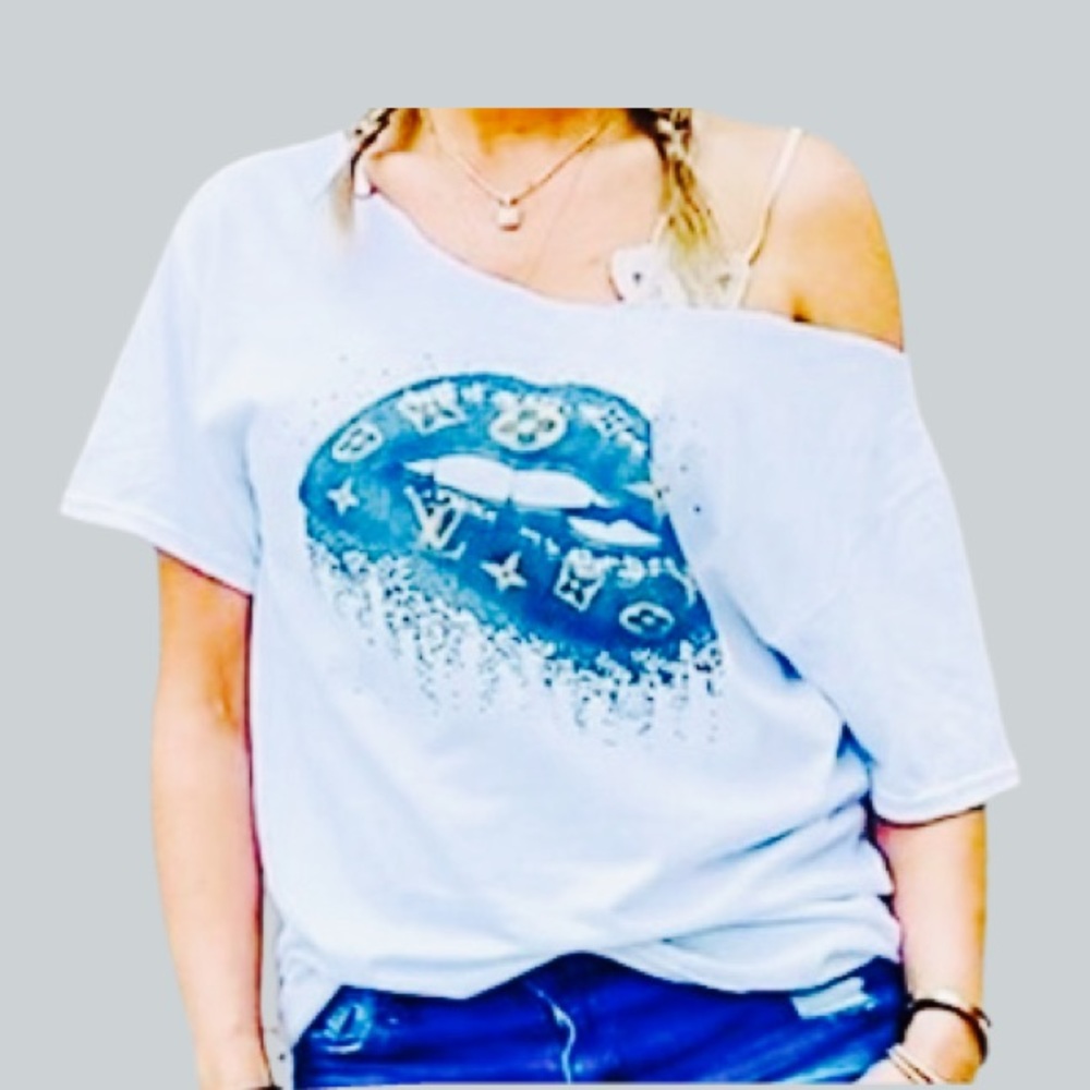Off shoulder t-shirt